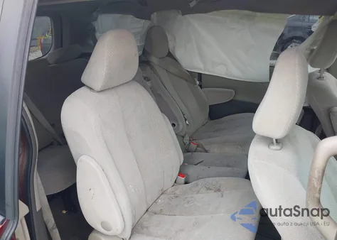 2013 Toyota Sienna Le V6 8 Passenger z USA, uszkodzony, nr VIN 5TDKK3DCXDS402491